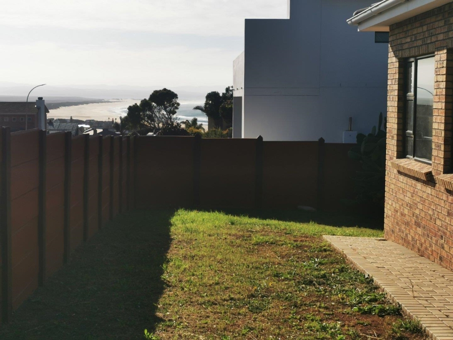 3 Bedroom Property for Sale in Wavecrest Eastern Cape